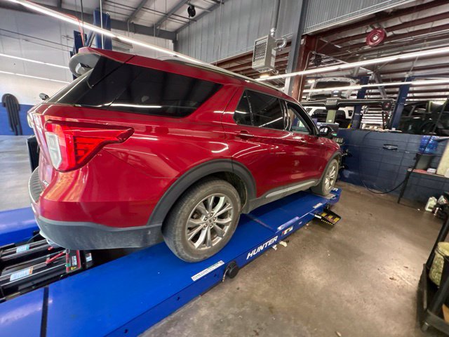 Used 2021 Ford Explorer Limited w/ Equipment Group 301A AWD/4WD image 16