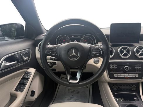 Used 2019 Mercedes-Benz GLA 250 image 12