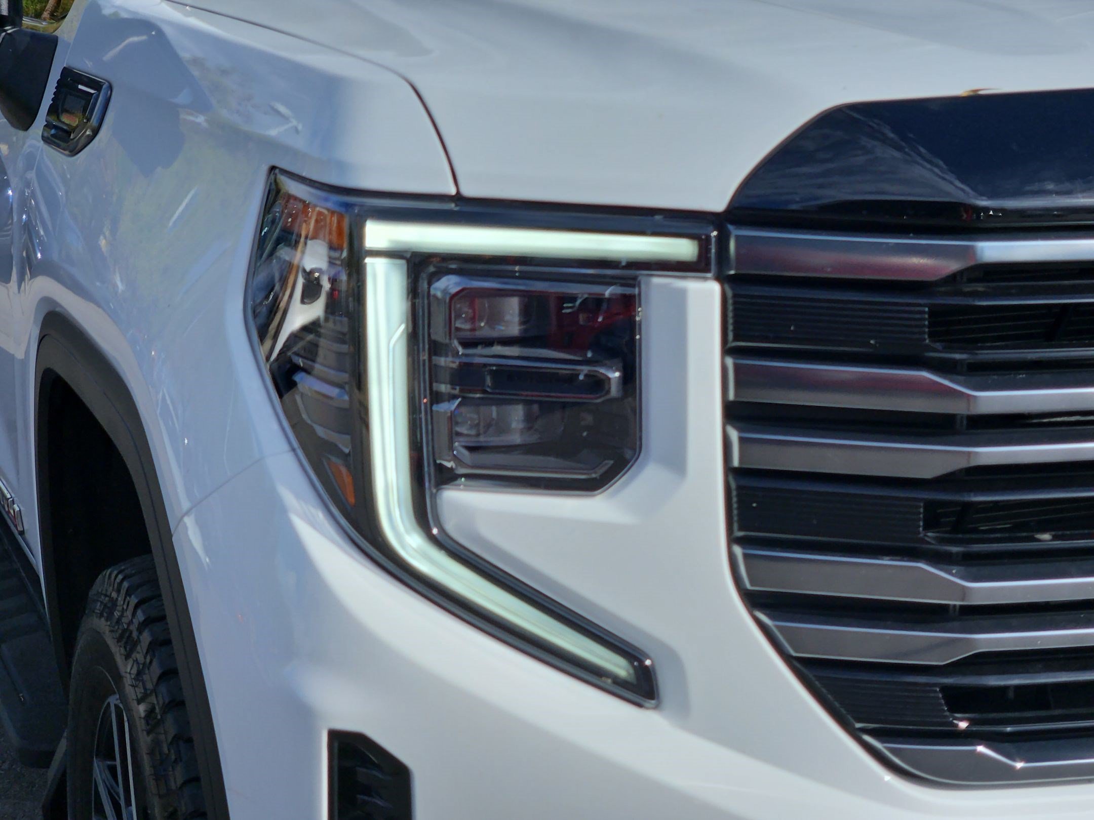 Certified 2025 GMC Sierra 1500 AT4 w/ AT4 Premium Package AWD/4WD image 10