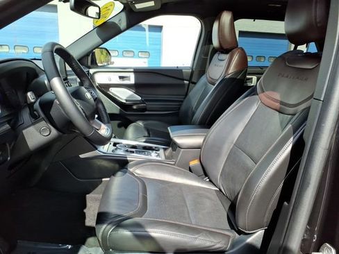 Used 2023 Ford Explorer Platinum w/ Technology Package AWD/4WD image 10