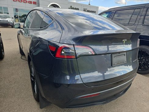 Used 2024 Tesla Model Y Long Range AWD/4WD image 5