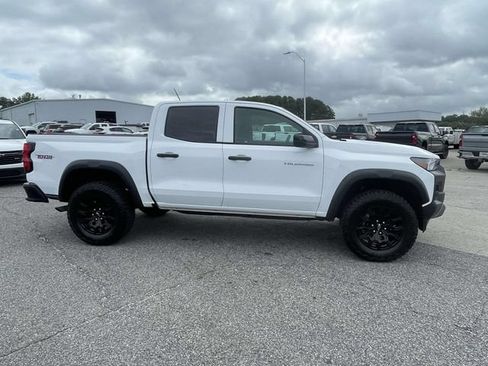 Used 2024 Chevrolet Colorado Trail Boss w/ Advanced Trailering Package AWD/4WD image 2