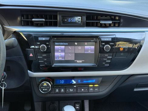 Used 2016 Toyota Corolla LE FWD image 19