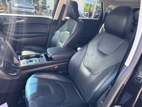 Used 2019 Ford Edge Titanium w/ Equipment Group 301A AWD/4WD image 18