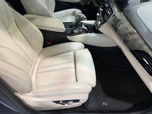 Used 2018 BMW 540i w/ M Sport Package RWD image 29