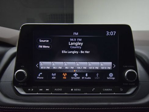 Used 2023 Nissan Rogue SV AWD/4WD image 16