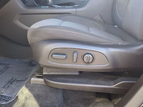 Used 2023 Chevrolet Traverse LT FWD image 22