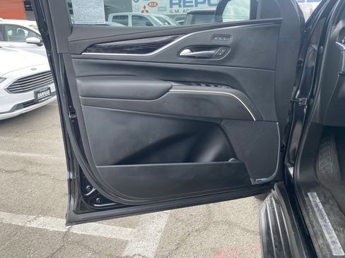 Used 2021 Cadillac Escalade ESV Sport AWD/4WD image 15
