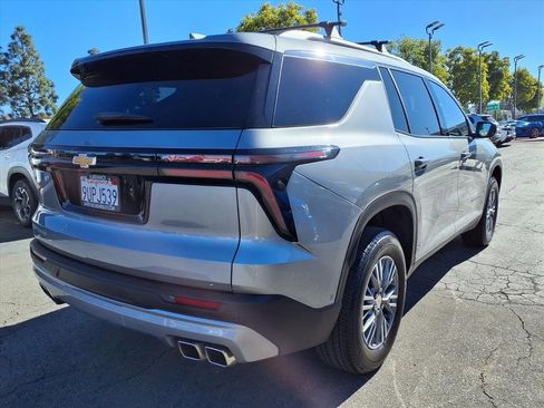 Used 2025 Chevrolet Traverse LT w/ Enhanced Driving Package image 21