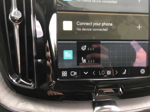 Used 2025 Volvo XC60 T8 Plus w/ Protection Package Premier image 26