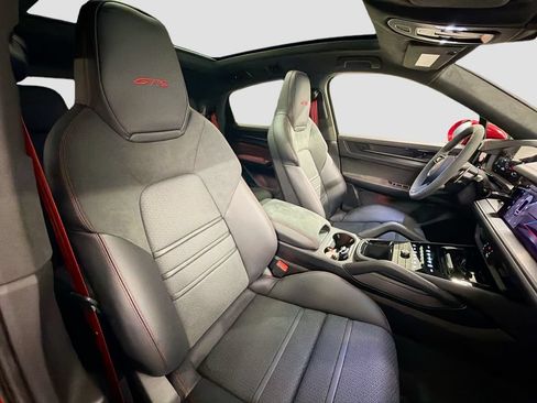 Certified 2025 Porsche Cayenne GTS AWD/4WD image 29