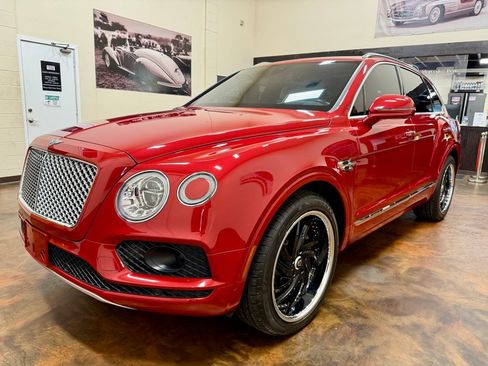 Used 2017 Bentley Bentayga AWD/4WD image 5