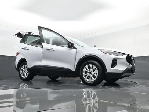 Used 2025 Ford Escape Active AWD/4WD image 30