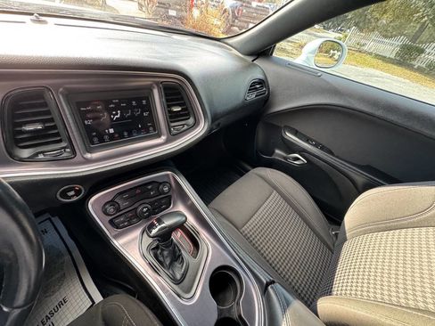 Used 2018 Dodge Challenger SXT image 17