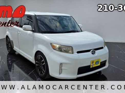 Used 2014 Scion xB FWD image 7