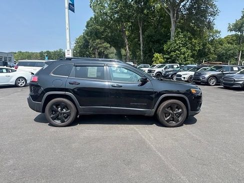 Used 2019 Jeep Cherokee Latitude Plus AWD/4WD image 10