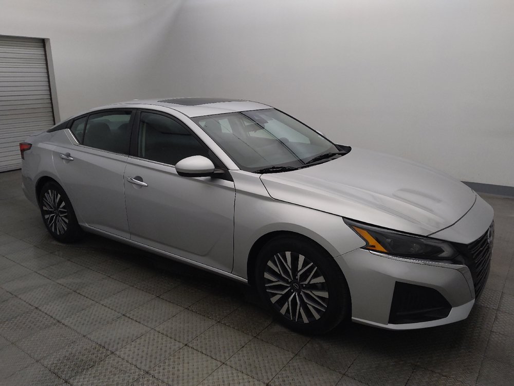 Used 2023 Nissan Altima 2.5 SV w/ SV Premium Package FWD image 11