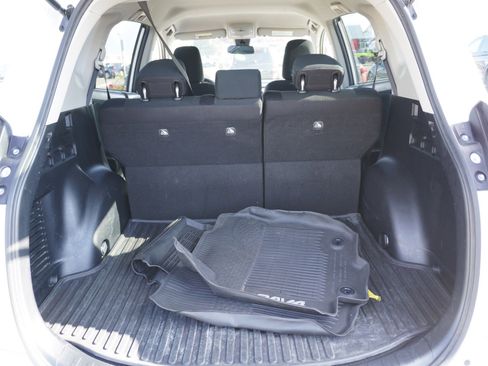 Used 2018 Toyota RAV4 LE image 11