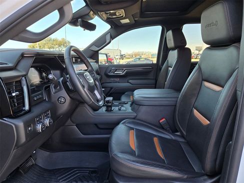 Used 2024 GMC Sierra 1500 AT4 w/ Technology Package image 9