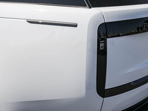 New 2026 Land Rover Range Rover Long Wheelbase SE AWD/4WD image 10