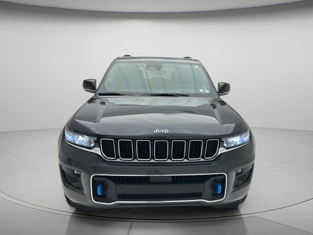 Used 2023 Jeep Grand Cherokee Overland AWD/4WD image 2