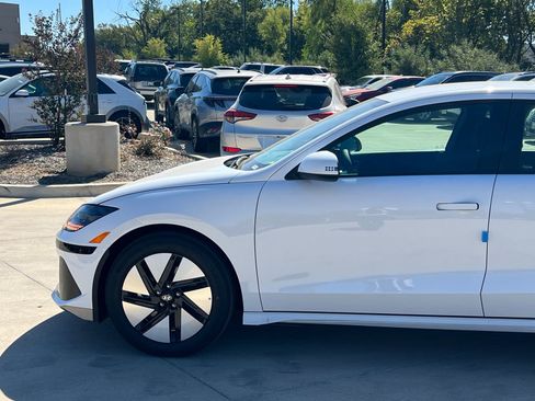 New 2025 Hyundai Ioniq 6 SE image 7