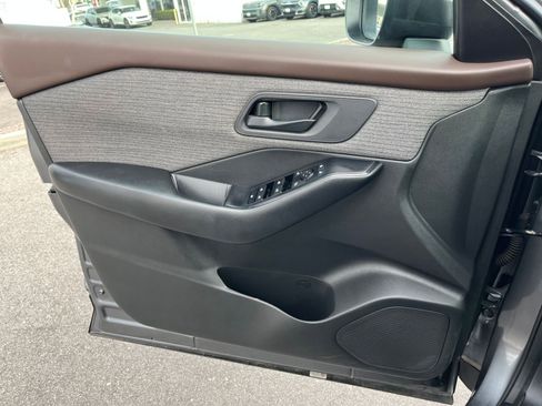 Used 2023 Nissan Rogue S AWD/4WD image 18