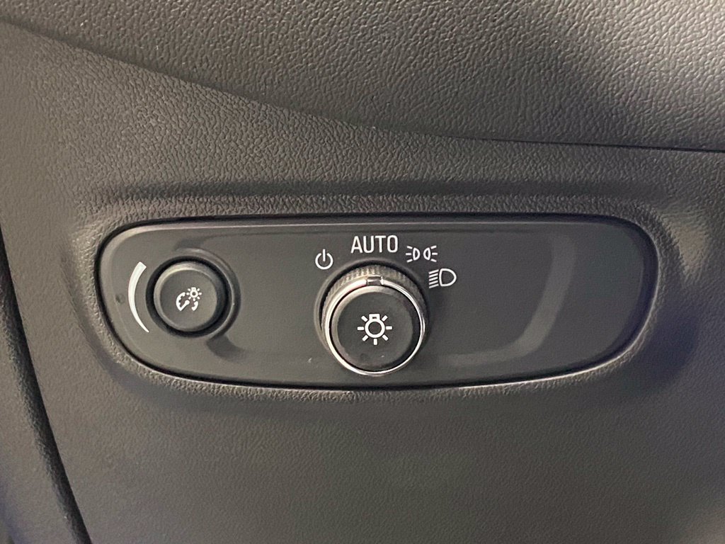 Used 2024 Chevrolet Equinox LT FWD image 19