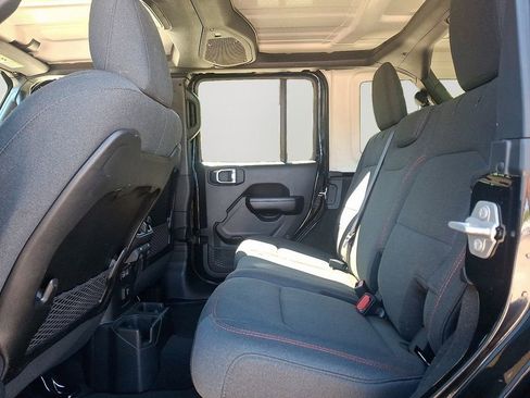 Used 2024 Jeep Wrangler Unlimited Rubicon image 10