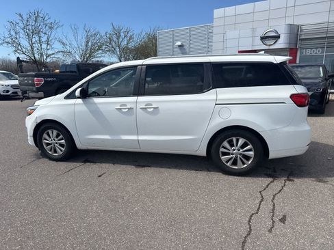 Used 2015 Kia Sedona LX image 8