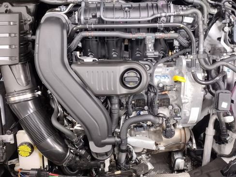 Certified 2025 Volkswagen Taos SE AWD/4WD image 7