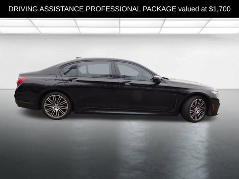 Used 2022 BMW 740i xDrive w/ M Sport Package image 5