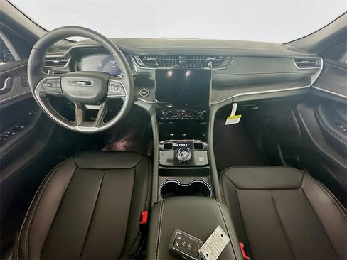 New 2025 Jeep Grand Cherokee Limited image 9