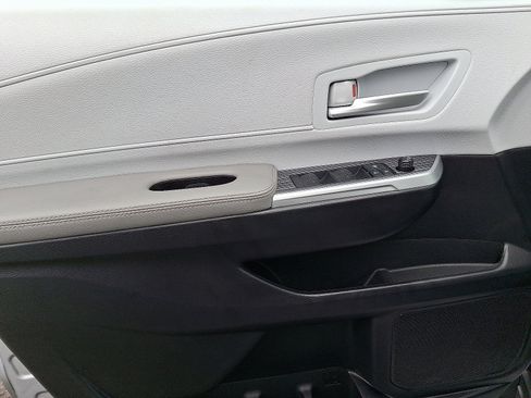 Used 2025 Toyota Sienna XLE image 13
