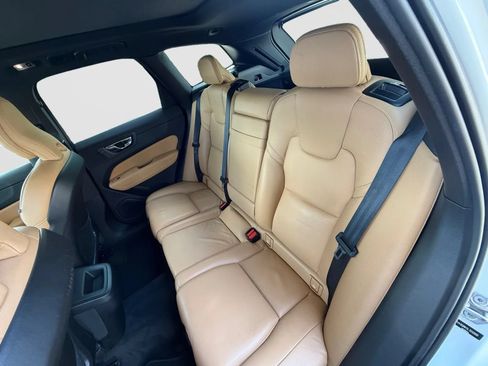 Used 2020 Volvo XC60 T5 Momentum w/ Protection Package AWD/4WD image 15