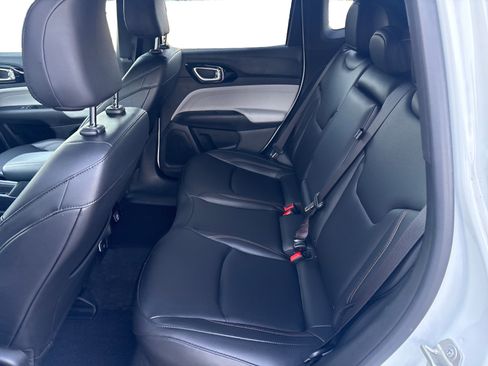 Used 2024 Jeep Compass Limited image 10