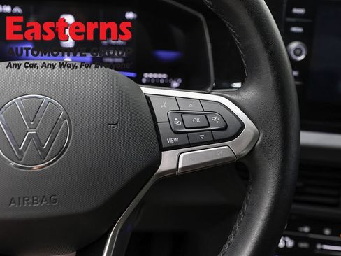 Used 2025 Volkswagen Jetta SE FWD image 16
