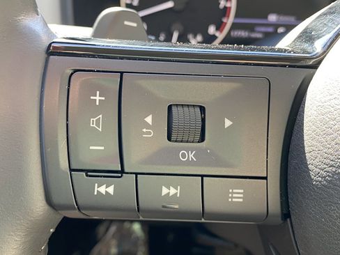 Used 2023 Nissan Rogue SL w/ SL Premium Package image 31