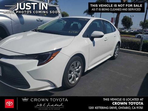 Used 2025 Toyota Corolla LE FWD image 1