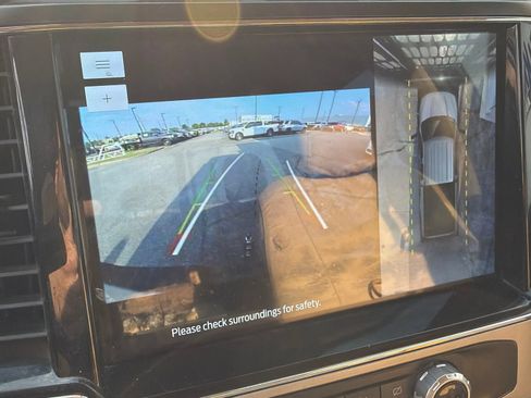 Used 2022 Ford F250 Lariat w/ Lariat Value Package AWD/4WD image 7