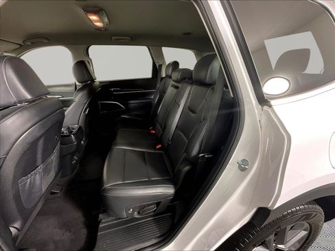 Used 2024 Kia Telluride LX FWD image 22