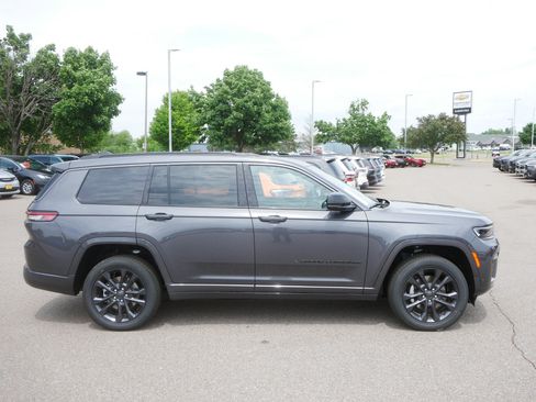 New 2026 Jeep Grand Cherokee L Limited AWD/4WD image 2