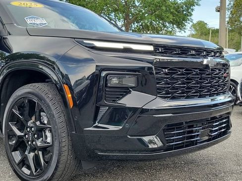 Certified 2025 Chevrolet Traverse RS FWD image 9