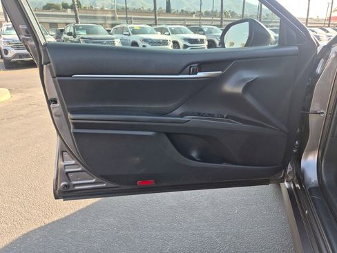 Used 2022 Toyota Camry LE FWD image 11