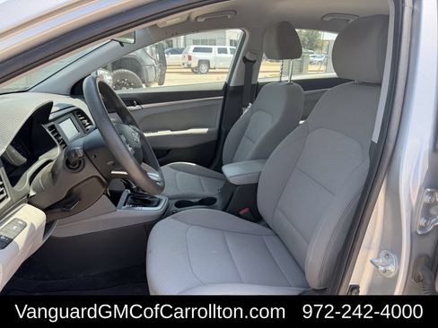 Used 2020 Hyundai Elantra SE FWD image 25