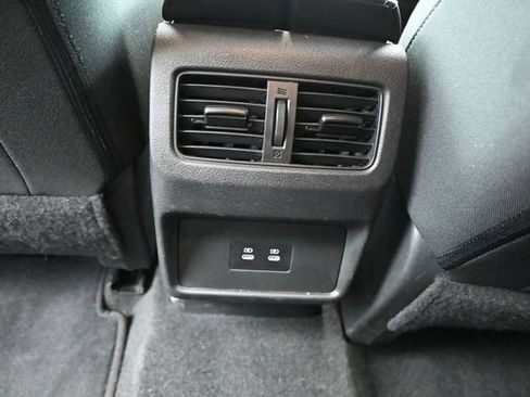Used 2024 Nissan Rogue SV FWD image 30