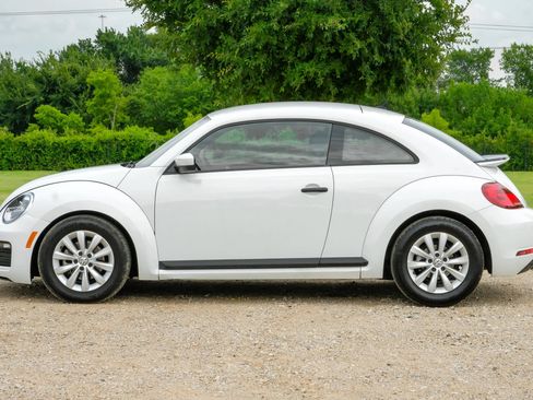 Used 2018 Volkswagen Beetle 2.0T S FWD image 12
