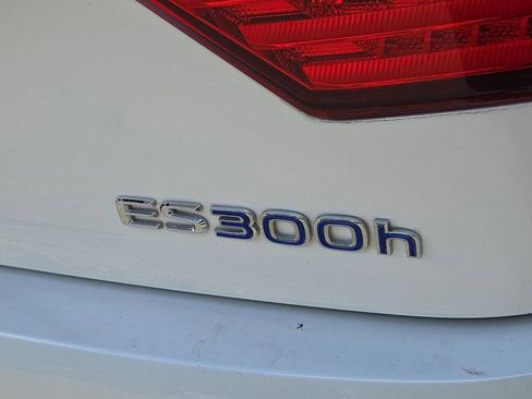 Used 2013 Lexus ES 300h w/ Luxury Pkg FWD image 30