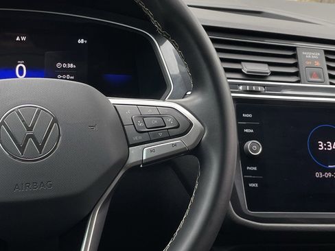 Used 2023 Volkswagen Tiguan SE image 15