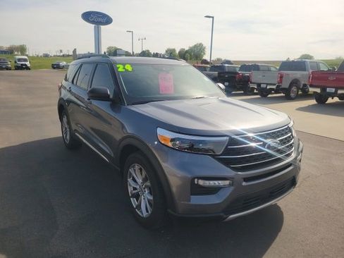 Used 2024 Ford Explorer XLT w/ Equipment Group 202A AWD/4WD image 7